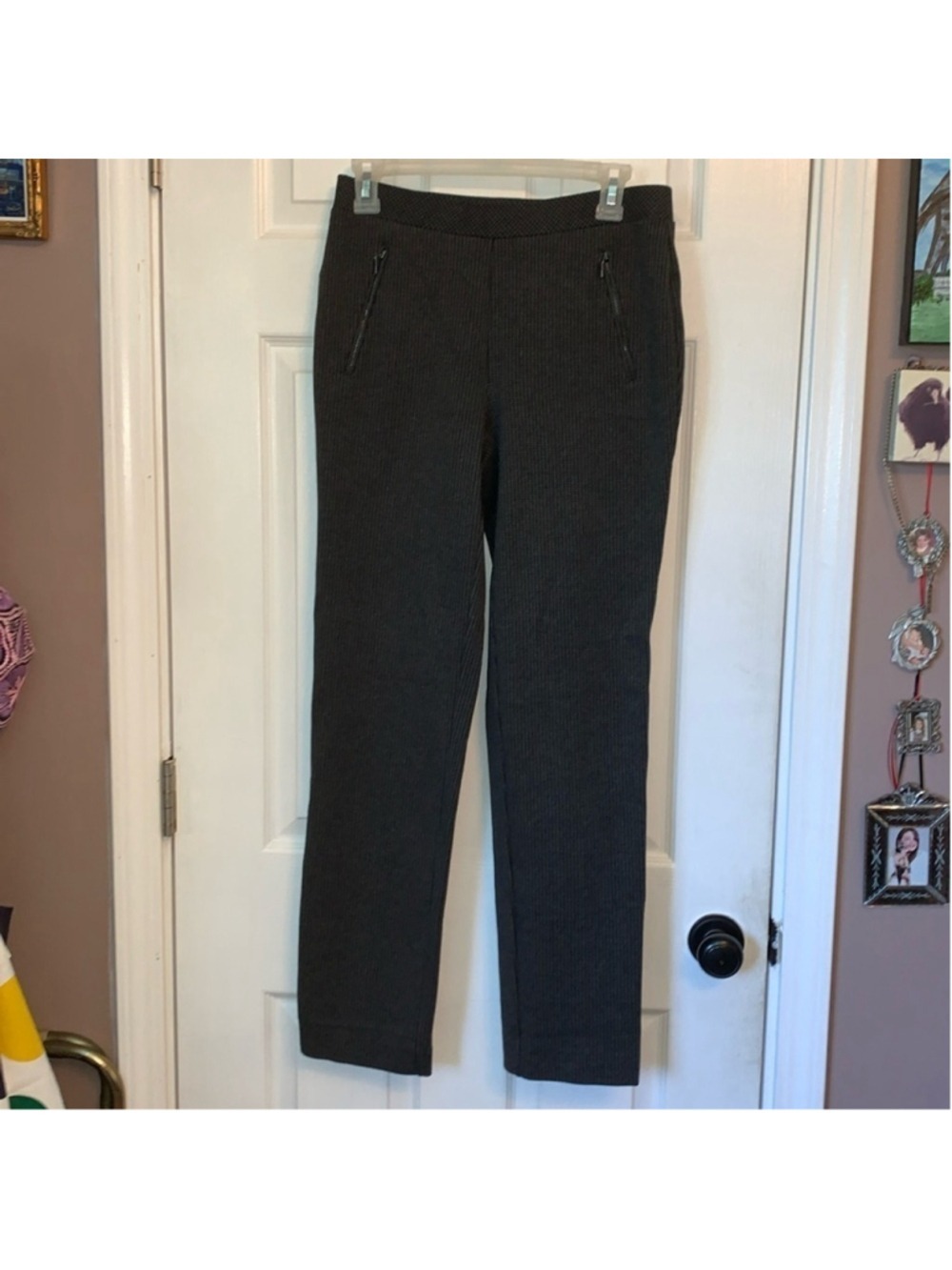 Contemporaine exclusivité simons stretchy grey pattern pants with zipper pockets